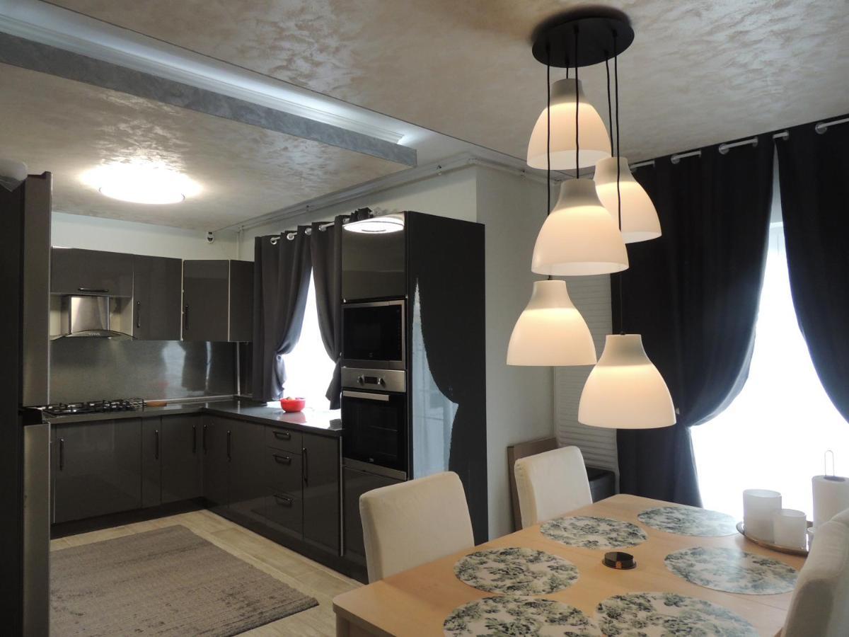 Blue Sky House Hotel Балотещи Екстериор снимка