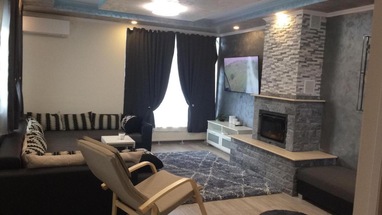 Blue Sky House Hotel Балотещи Екстериор снимка