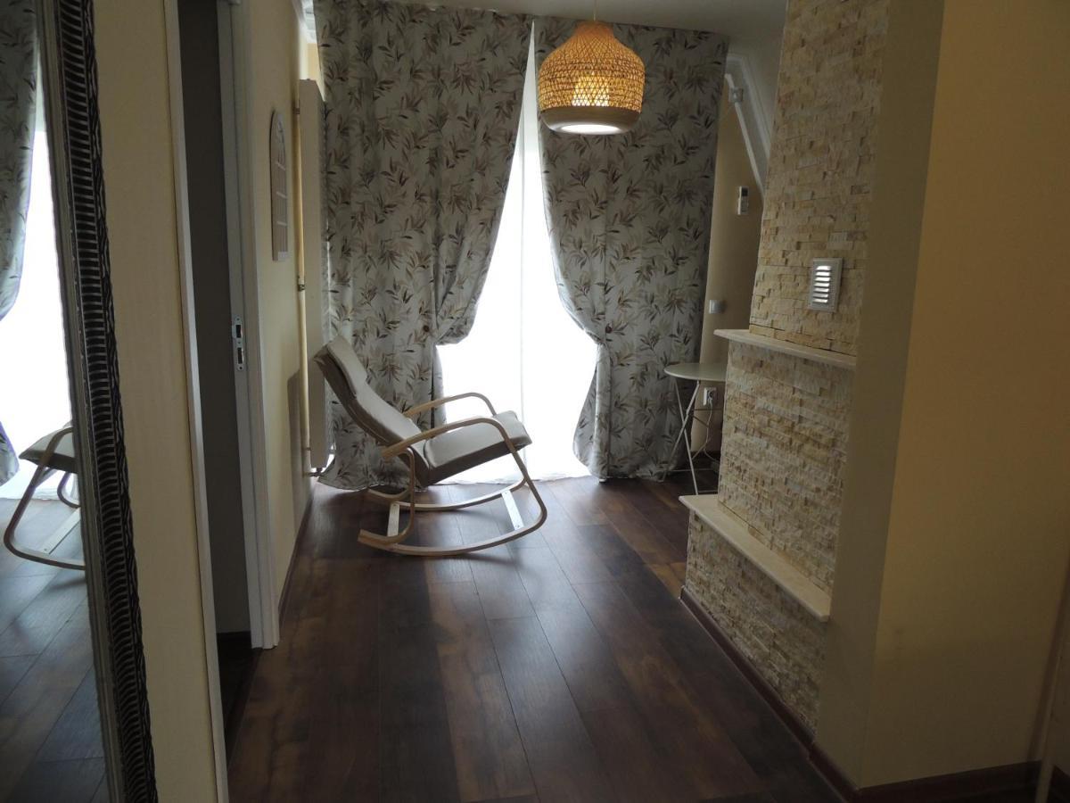 Blue Sky House Hotel Балотещи Екстериор снимка