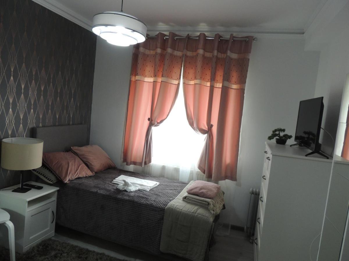 Blue Sky House Hotel Балотещи Екстериор снимка
