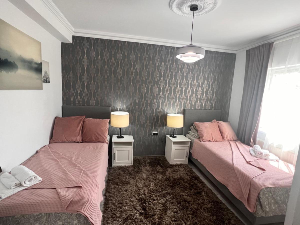 Blue Sky House Hotel Балотещи Екстериор снимка